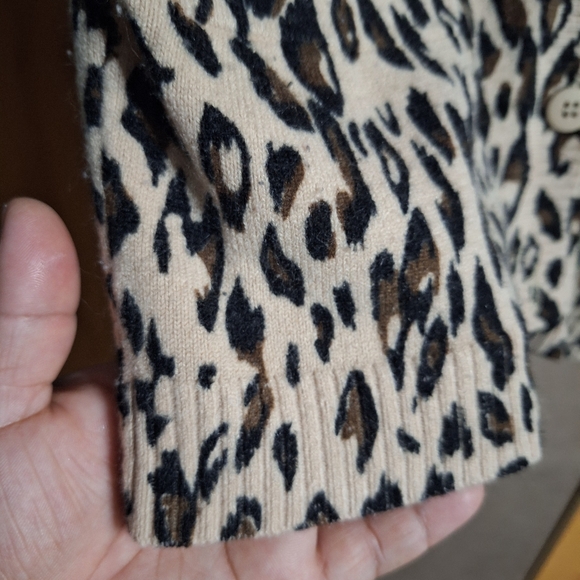 Leopard Print Women's Sweater Size M - Picture 4 of 7